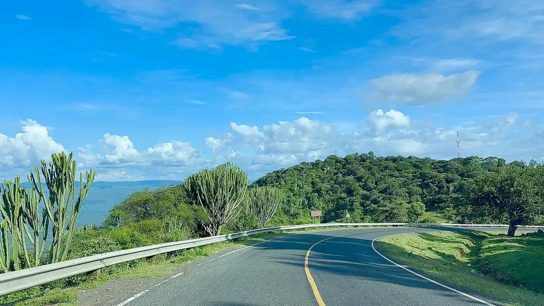 iamcheropmark's tweet photo. The meandering stretch of the road between Iten (Elgeyo Marakwet County) and Kabarnet (Baringo County) is beatified with endless beauty and splendor.

The view of the valley below (home to Rimoi National reserve) is so beautiful you can’t help but marvel!! https://t.co/8EHCuNTNqy