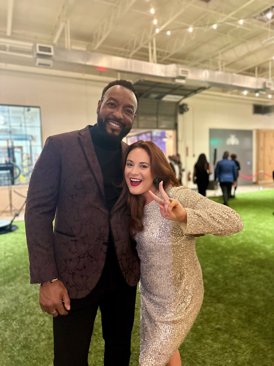 HITeaWithGrace's tweet image. Look who I ran into at the Emerging 100 of Atlanta: 12th Annual Holiday Soirée &amp;amp; Benefit! THE @HealthITProf 🌟 Wonderful to celebrate such a critical cause at this #PartyWithAPurpose. Check out more about the orgs mission here: @EMERGING100ATL