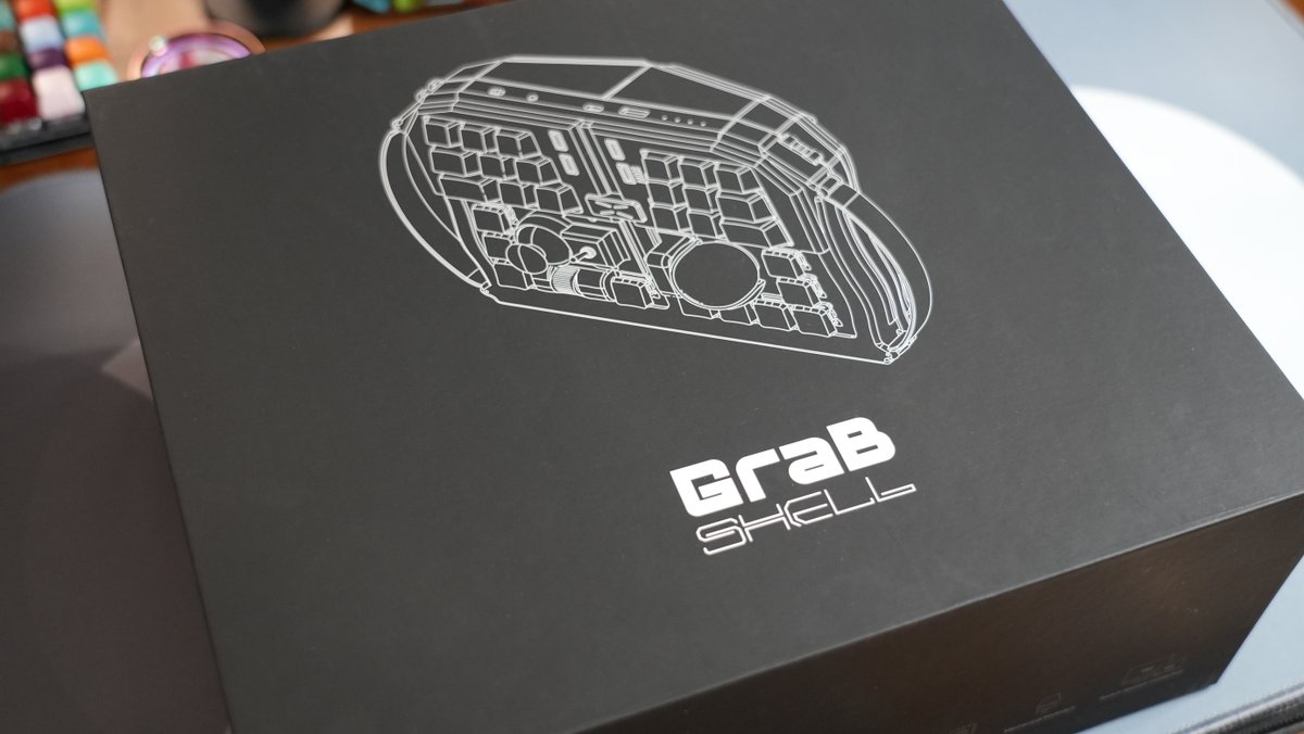 Daihuku0015's tweet image. 変態キーボードGrabShell
パッケージに触れるだけでも、ひしひしと本気度が伝わってくる!とんでもねーやつを受け取ってしまった🤣