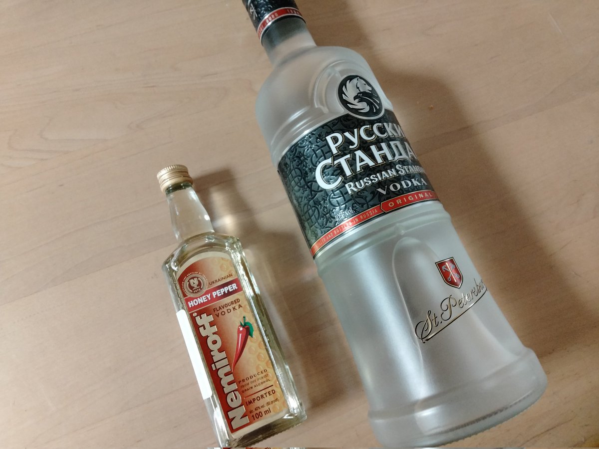utoi_san's tweet photo. 5年ぶりにロシア語学院のバザールを訪れたが、昨今情勢のせいかロシア産物品が少ない感じ。ウォッカ2種とコーヒーを購入。 https://t.co/QJbHq365uh