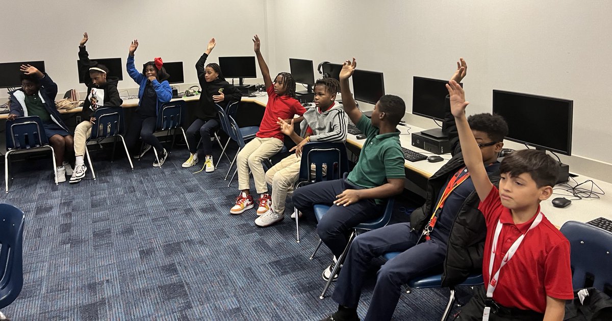 MrsWashTeaches's tweet image. Thank you @houstonlibrary Alief Tech Link for coming and showcasing what the Alief community has to offer. They even took time to  teach a coding lesson to our students! 

Also, thank you @SK4DL for coming to support our National Computer Science week activities 🥰 #HourofCode