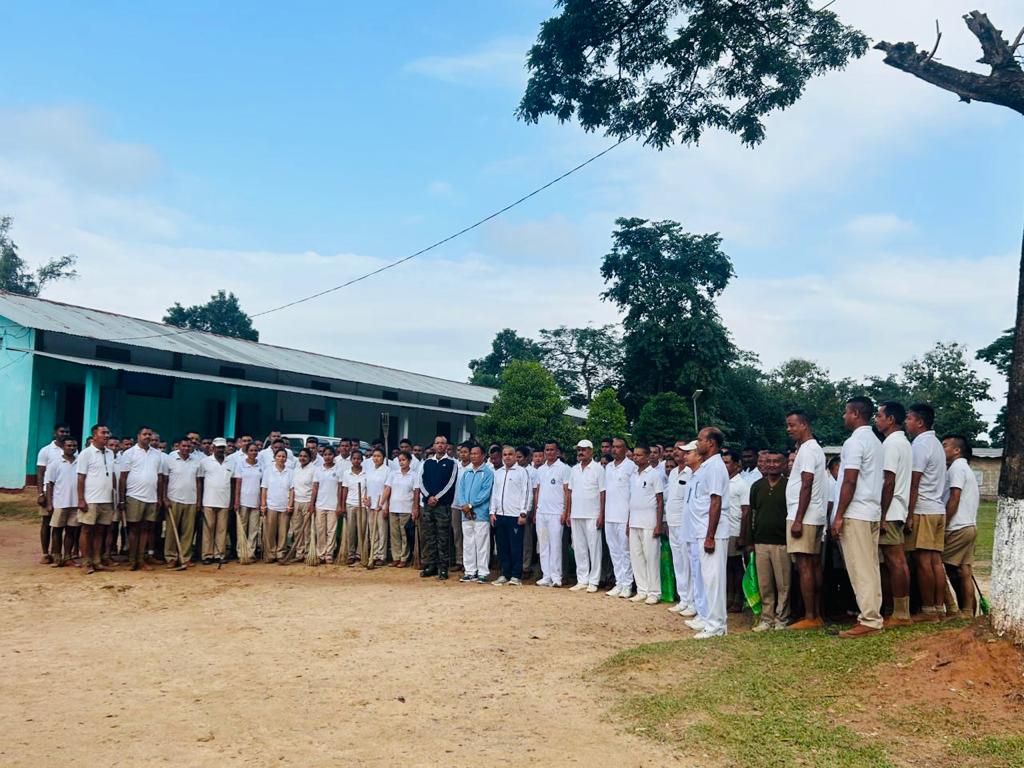 Shramdaan (Voluntary contribution of Labour) was done today at Battalion HQ, Kathal. @gpsinghips @HardiSpeaks @assampolice @KangkanJSaikia