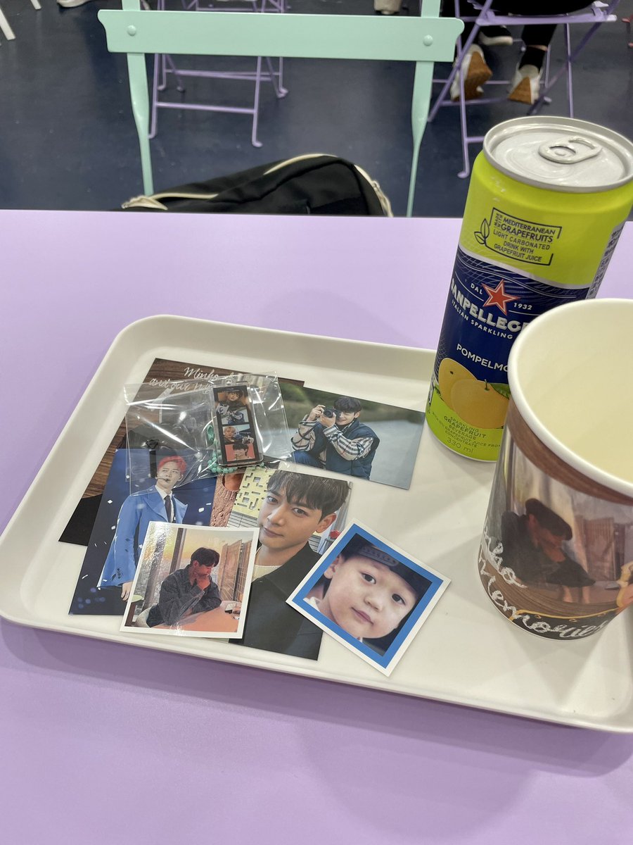 shawolcore's tweet photo. 아기 민호 스티커가 넘 귀엽당 >< 

#Minho_and_our_Memories
#겨울에_따뜻한_코트_최민호 https://t.co/zVthKih5Db