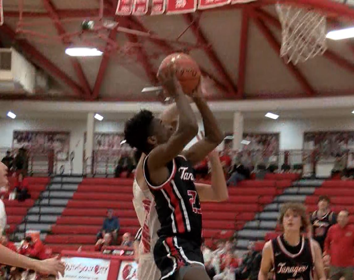 TENACIOUS TANAGERS!

<a href="/TanagerPride/">Vermillion High School, Vermillion, SD</a> takes home the 76-33 win over South Sioux City as Vermillion begins the season in the win column!

WATCH HERE 🏀⬇️
siouxlandproud.com/sports/siouxla…