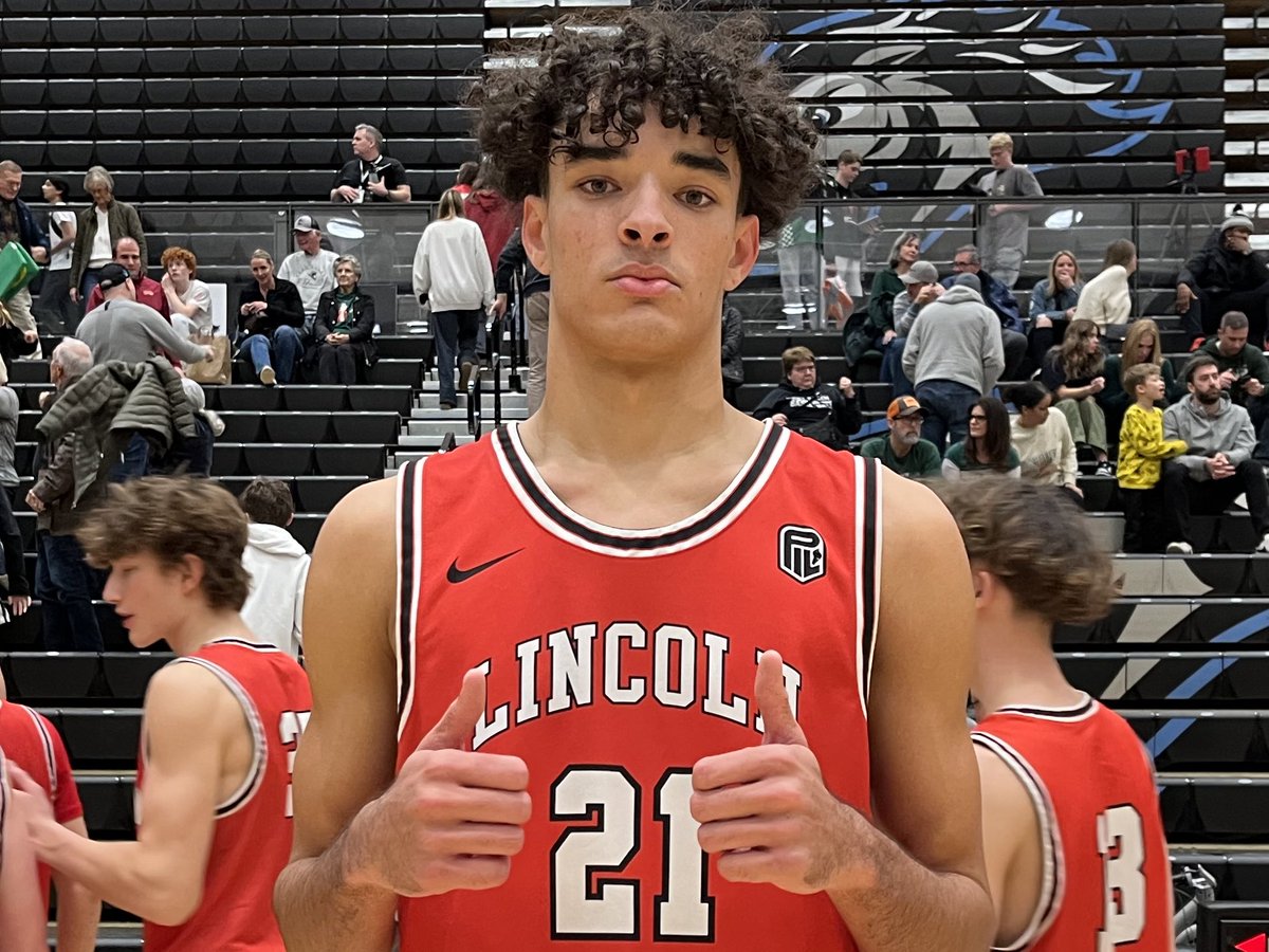 PrepHoopsOR's tweet photo. Coming into his own this season is @evanheisler. The Lincoln senior has the post to himself this season and he’s proving himself as a threat on the block but is also hitting face up jumpers. 15 points and double digit rebounds tonight as the Cardinals win. https://t.co/OYtYQZw8Qz