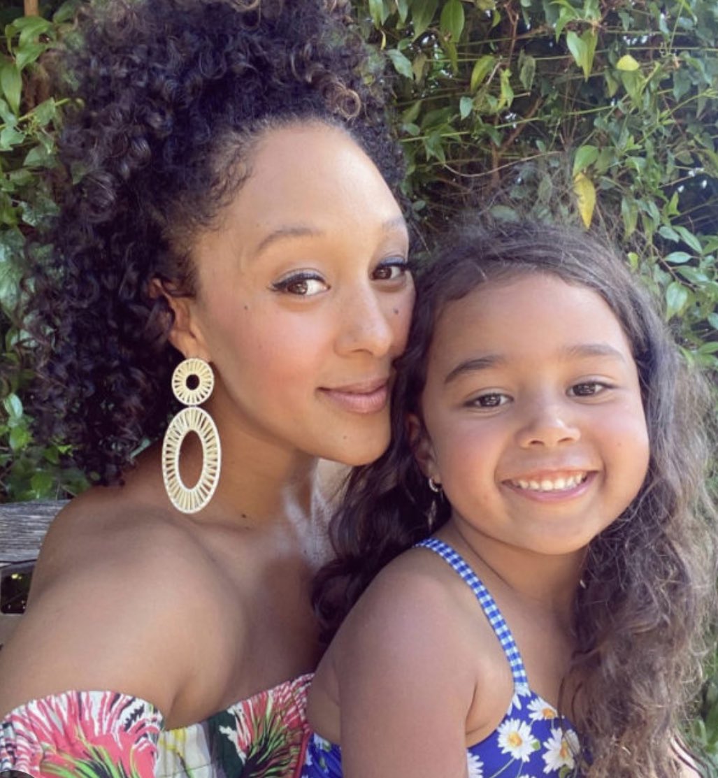 DamnJazAgain's tweet photo. The One-Drop rule is BS. Yall say mixed ppl are the same as black ppl but that can’t be when it only take one reproduction erase all blackness. Think Tamera Mowry, Drake & Halle Berry, Meghan Markle. It only took them reproducing with a yt person for their children to lose any and all distinctive black features.