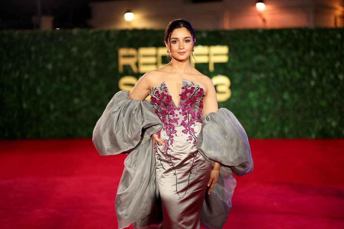 HarshRathi48's tweet photo. Queen ❤️🥰 @aliaa08
❤️🫶🏻🥰
#bollywood #AliaBhatt #AliaBhattKapoor
#Aliakapoor #AliaBhattFanClub #AliaBhattFans #Alianators #Darlings https://t.co/JnSd4TtB5t