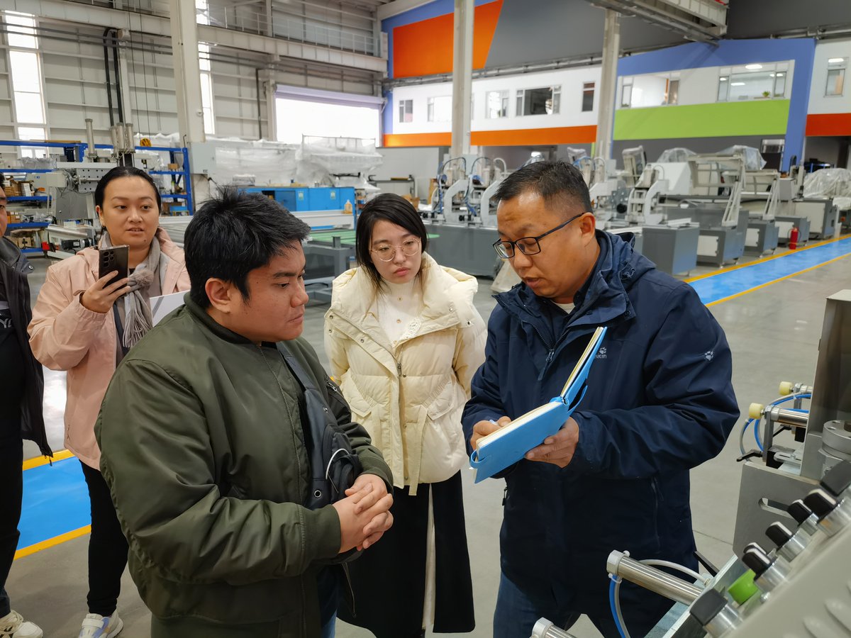 fenstek's tweet photo. #FENSTEK team received customers from Philippines, introduced and demoed machines for customer in the new factory! Hope we can be partners in the near future.
#upvcdoorwindowmakingmachine #upvcdoorwindowmakingmachine #pvcwindowmachine #pvcwindowsmachine #upvcwindowmachine https://t.co/aWbONYf91U