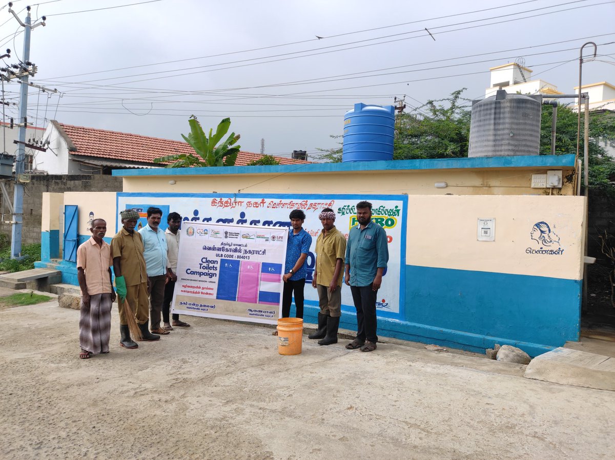 VellakovilMpty's tweet photo. Today Vellakovil Municipality Swachh Bharat mission Clean Toilet Champion Cleaning activity conducted at Ward no. 5  Indhira Nagar Community Toilet #My_Waste_My_Responsibility
#IndiaVSGarbage
#SwachhthaKaUpahaar
#IndiaVsGarbage
#SwachhAmritMahotsav
#SwachhSurvekshan202 https://t.co/w1b0lYNxyJ