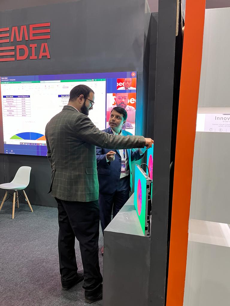 XtremeMediaIn's tweet image. Positive conclusion to the Indian defense conclave. Gaining recognition from prominent figures and sharing our LED display technology on this platform was highly rewarding.

#DefenceConlave #TechnologySharing #Gratitude