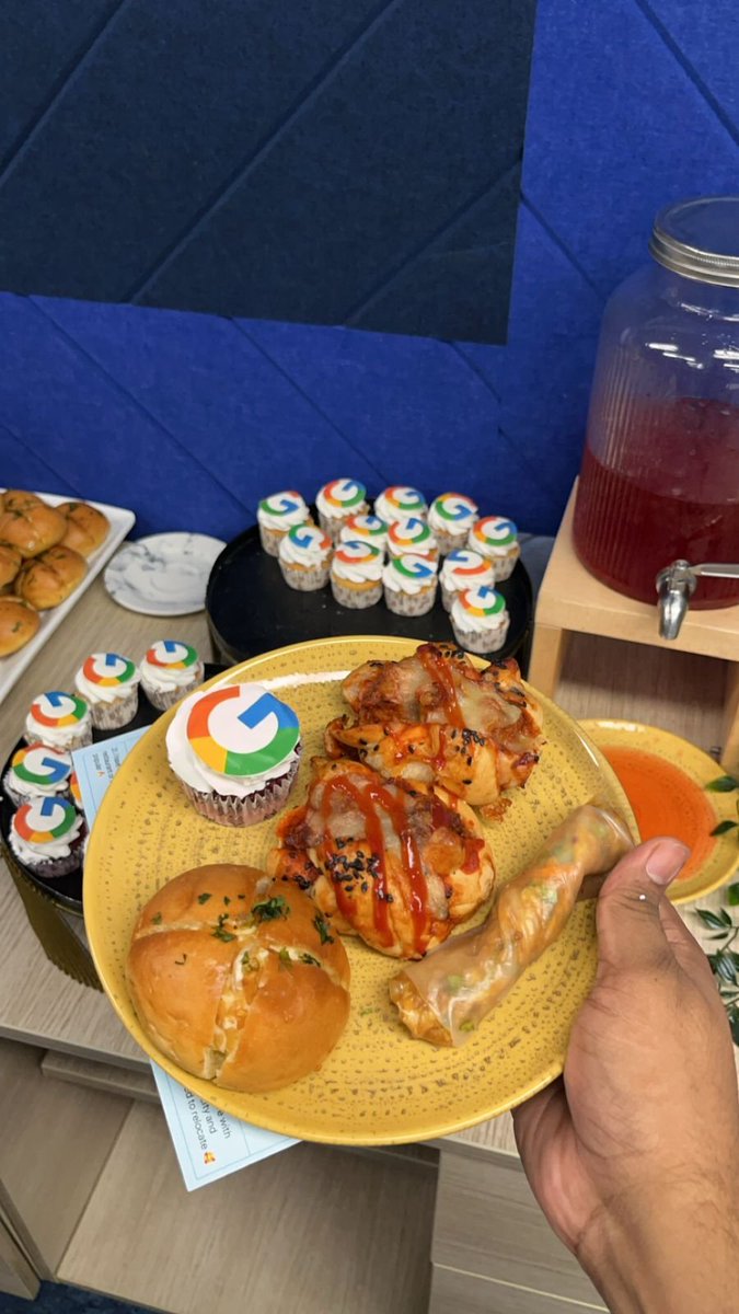 rajiv_patkar1's tweet photo. Food @Google !!
#CreatorsConversation https://t.co/0euUPWp4tj