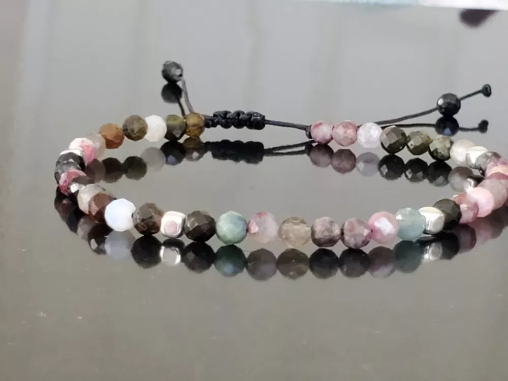 BohoBeautifulS1's tweet photo. ✨Tourmaline beads are believed to have healing properties, promoting feelings of positivity, creativity, and confidence.

👉https://t.co/LWFFJ68O69

#bracelet #necklace #jewelry #women #gifts #fashion #style #onlineshopping #shopping https://t.co/unLIJWa1lX