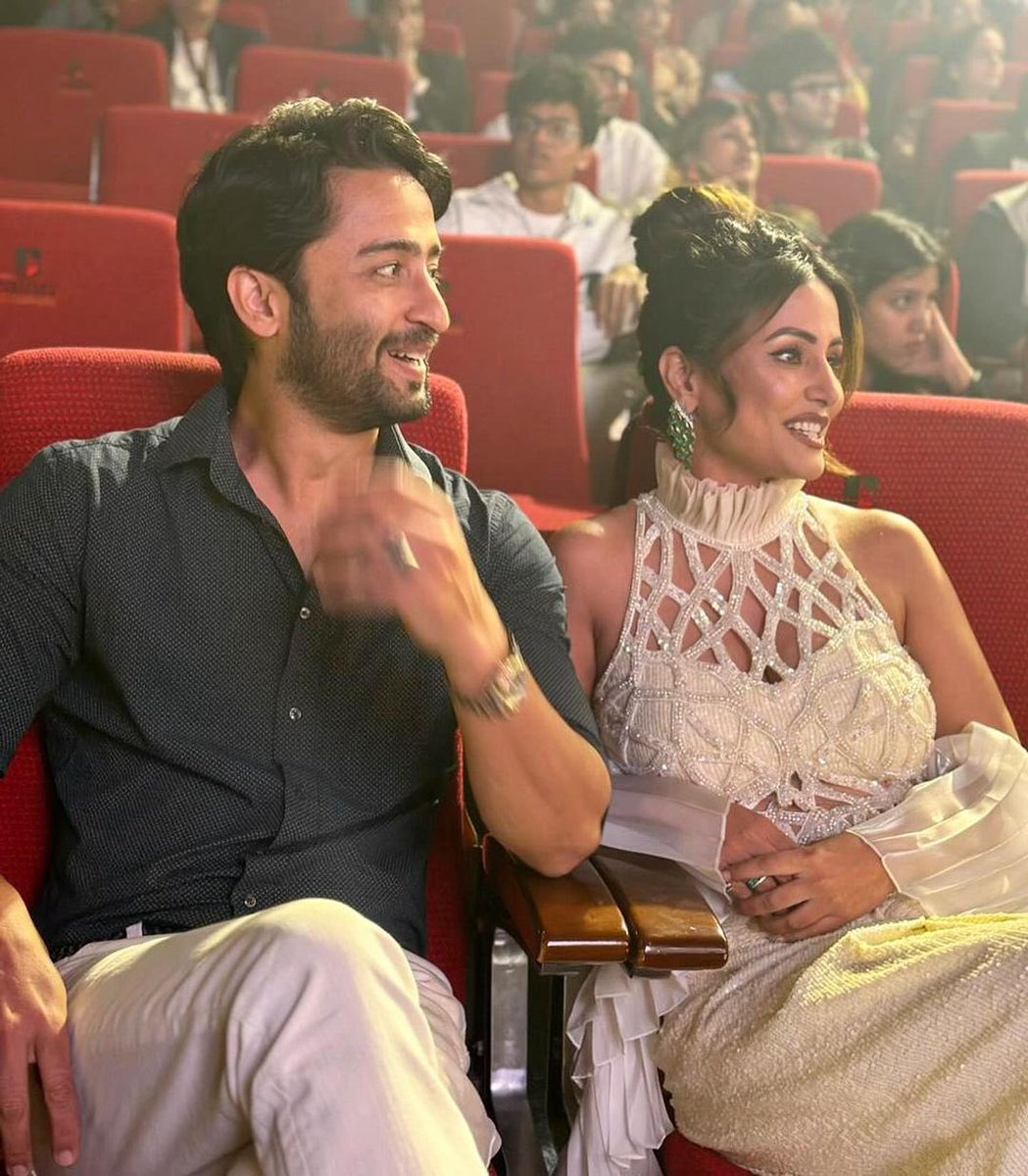 neha_del's tweet photo. “Thank you for acknowledging my belief that simplicity is stylish”
Thank you for promoting realistic & comfortable style
Congratulations!!
First pic is my fav also love the side profile pic!
#ShaheerSheikh #moststylish #lionsaward @Shaheer_S #hinakhan #shahina @eyehinakhan https://t.co/dlIhMIvvsb