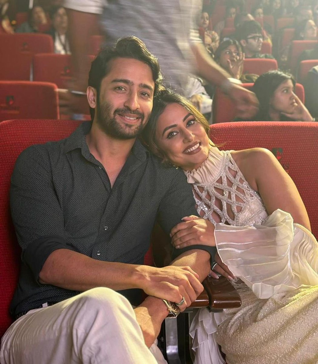 neha_del's tweet photo. “Thank you for acknowledging my belief that simplicity is stylish”
Thank you for promoting realistic & comfortable style
Congratulations!!
First pic is my fav also love the side profile pic!
#ShaheerSheikh #moststylish #lionsaward @Shaheer_S #hinakhan #shahina @eyehinakhan https://t.co/dlIhMIvvsb