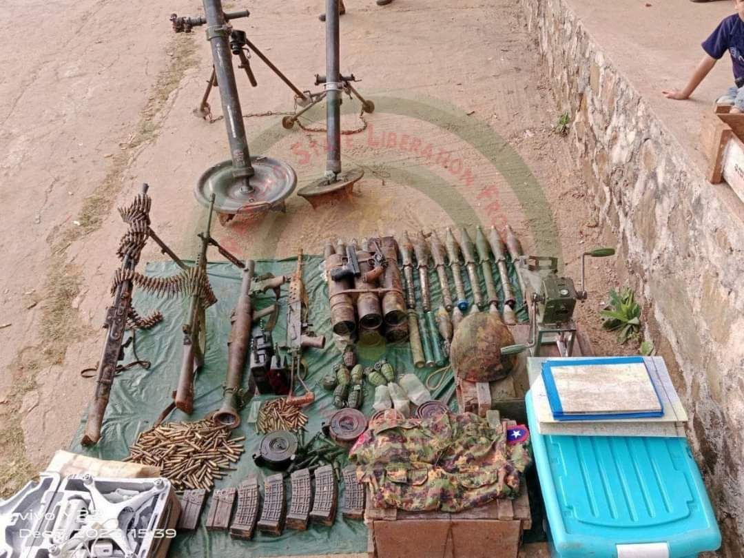 IrrawaddyNews's tweet photo. The Ta’ang National Liberation Army captured two more junta bases in northern Shan State on Thursday, seizing large amounts of weapons and ammunition from both, it said.   /Photos: TNLA
#WhatsHappeningInMyanmar  
#JuntaLosesMoreBases https://t.co/wTffBmk1NK