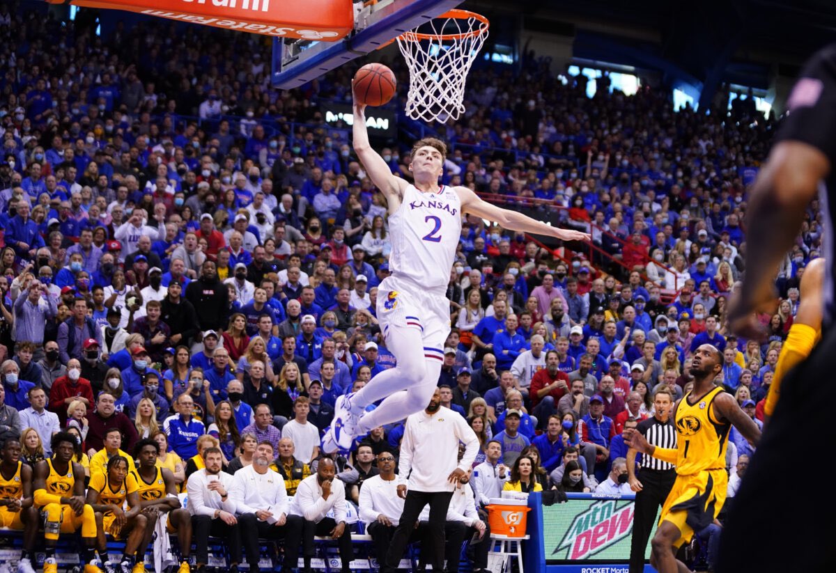 kutweetsandnews's tweet photo. IT’S GAMEDAY!!!!!! #BeatMizzou #MuckFizzou #BorderWar #BorderShowdown

🏀 vs Missouri
📍 Allen Fieldhouse
⏰ 4:15 PM CT
📺 ESPN
↔️ KU -13.5
🔮 88-65 Kansas https://t.co/qY2qgdmXc2