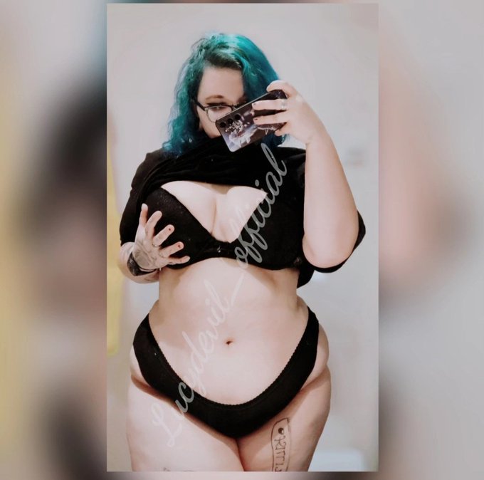 Hey my cute little darlings🤭🖤 https://t.co/mfJrXMLZ12<a href="/tag/lewd"class="tags"><span>#lewd</span></a><a href="/tag/nsfwtwt"class="tags"><span>#nsfwtwt</span></a>