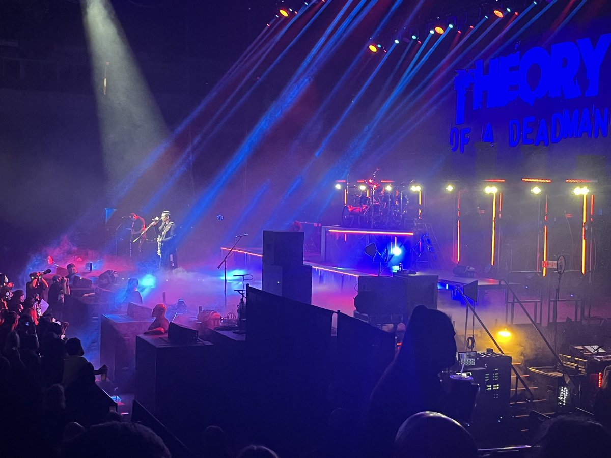 CoachHamilton32's tweet photo. Date your spouse fellas. Great night of rock with my main squeeze! https://t.co/8QYHylgpF1