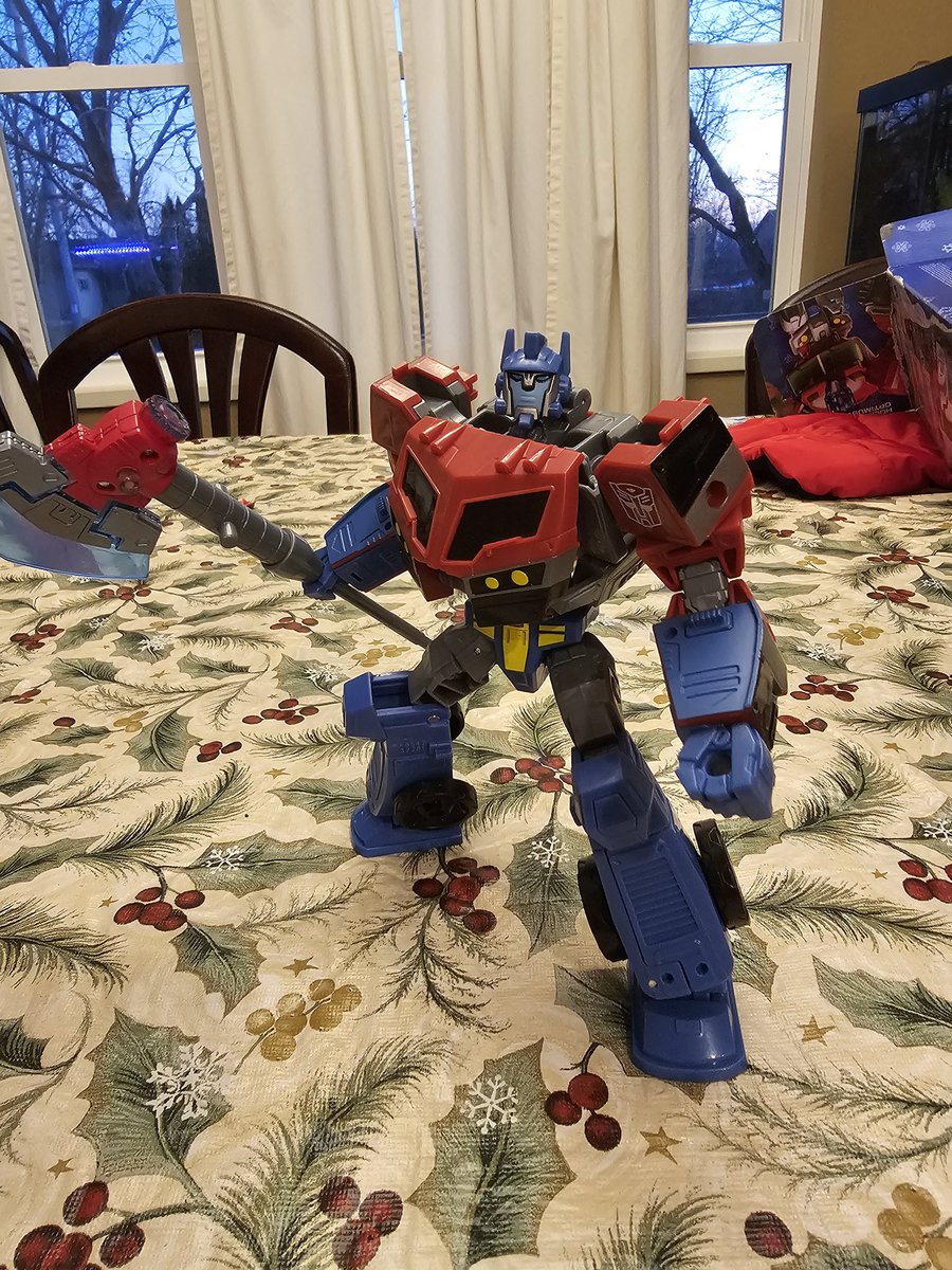 JRCDesignStore's tweet image. This might actually be better than the original figure. I'm super impressed with the new Animated Optimus Prime, could even be my toy of the year.