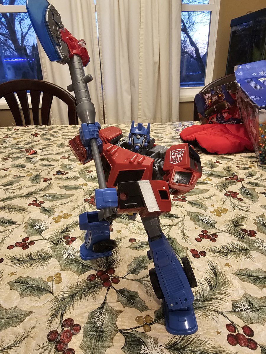 JRCDesignStore's tweet image. This might actually be better than the original figure. I'm super impressed with the new Animated Optimus Prime, could even be my toy of the year.