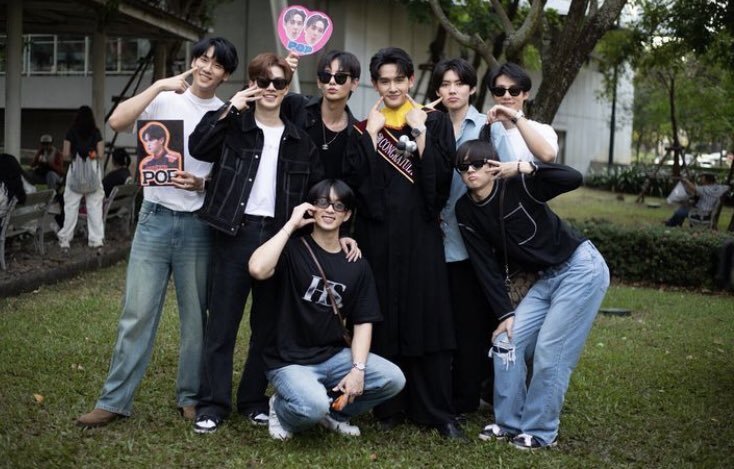 Chrporr21's tweet photo. 5555555555ทุกกลุ่ม จะมีคนนึง🤣
📸 ig : popptr
#popptr #BENZALERT #Garfinpkk
#top10987654321 #supanut
#SpySailub #LeeAsre #PingOrbnithi
#GraduationDayWithPopptr https://t.co/PQ2N6Th9W6