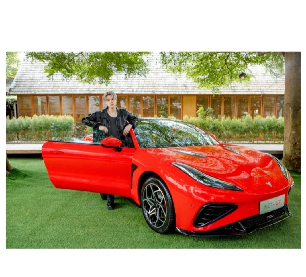 ChRungna's tweet image. 🚘รถหล่อมากครับ❤️‍🔥เริ่ดทั้งรถทั้งนายแบบ หล่อเท่ห์ ดูดีขนาดนี้ พรีเซ็นเตอร์ต้องเข้าแล้วน๊า 

ปล.วันนี้เต็มที่เลยนะครับ ส่งใจไปเชียร์รัวๆๆๆๆๆ🫶🏻❤️😉

#NetaAutoThailand
#MotorExpo2023
#NETAGT 
#รถยนต์ไฟฟ้า 
#JackieJackrin