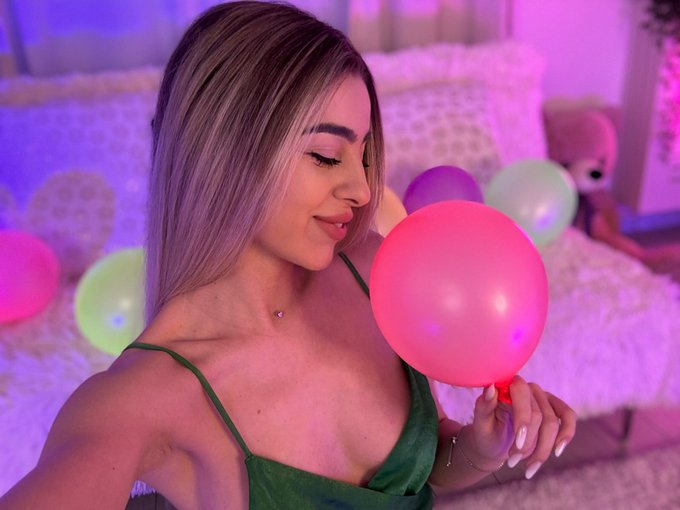 Let s goooo! 🎉&hearts;️ 29 years old today!🎉  I am online now. https://t.co/VAKjJaMPNQ  @F4FTraining @Flirt4FreeGirls<a href="/tag/nationaltakeahikeday"class="tags"><span>#nationaltakeahikeday</span></a>