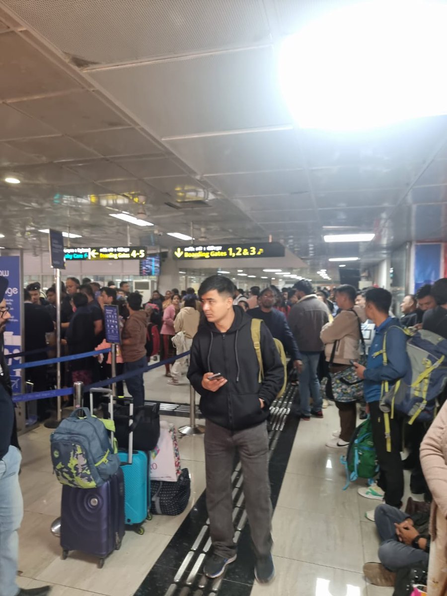 Arihant2439's tweet photo. @AAI_Official @BJP4India @MamataOfficial @ILoveSiliguri This is the condition of our Airport in the morning hour. https://t.co/h7R0jVc8xZ