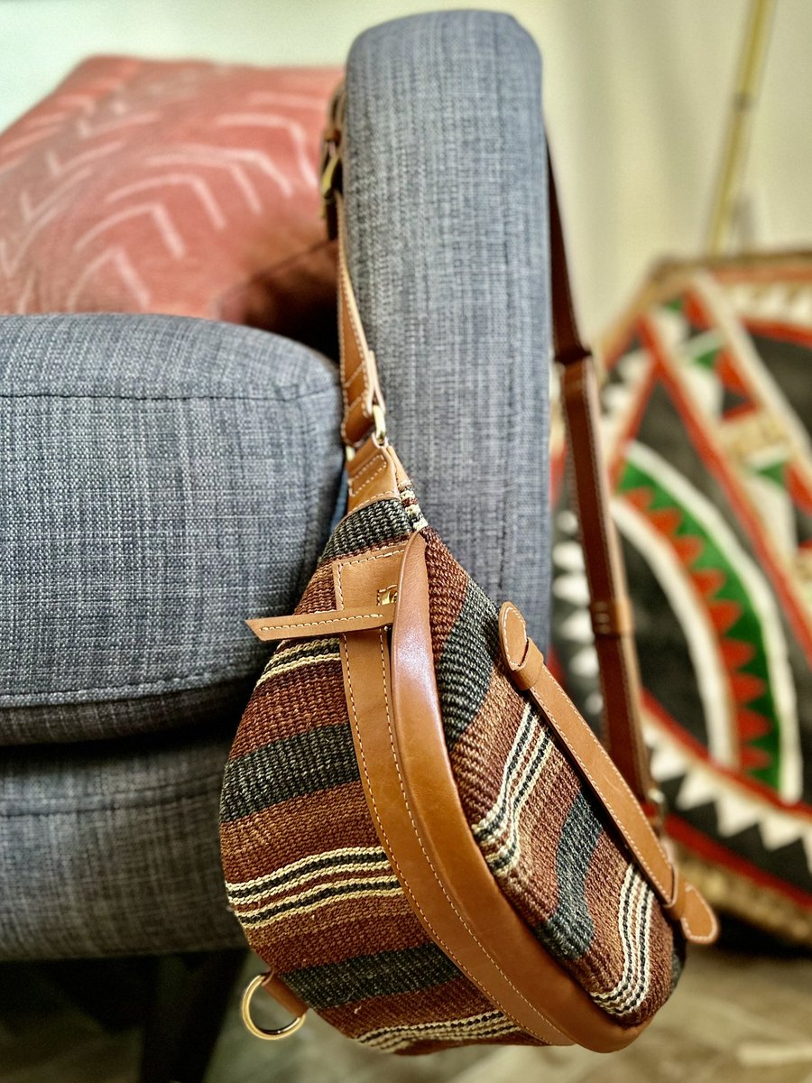 An Icon Reborn.

Introducing The Buyu Uno Bumbag.
Limited Edition Series.

#baobab #artisanal #plantbased #nature #circularfashion