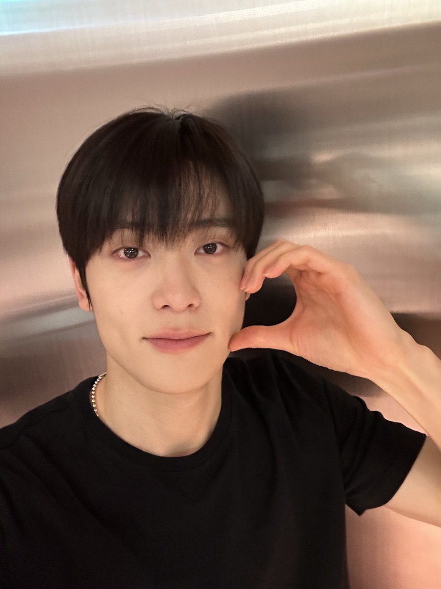 뷔♡ tweet media