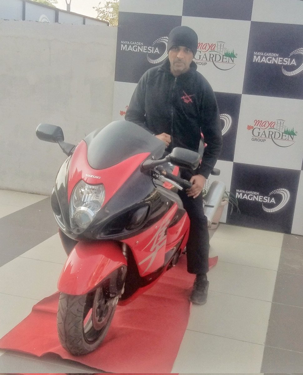 S70251972Gurdev's tweet image. RED CARPET For RED QUEEN 🤗👑

CHANDIGARH TOUR 💪🙌👊

TIGER needs ZOYA To Complete This Pic 😉🤗

  @BeingSalmanKhan Bhaijaan 🙏 #combat #combatives #combatrider #combatdiver #hayabusa