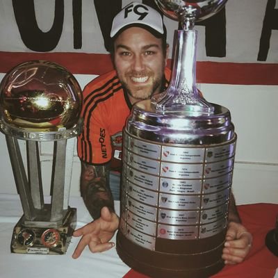 NicoRpRp's tweet photo. Yo ? Campeón Eterno 9/12/♾

#CopaEterna ♾🏆🐔❤️ https://t.co/Equlk94Vku