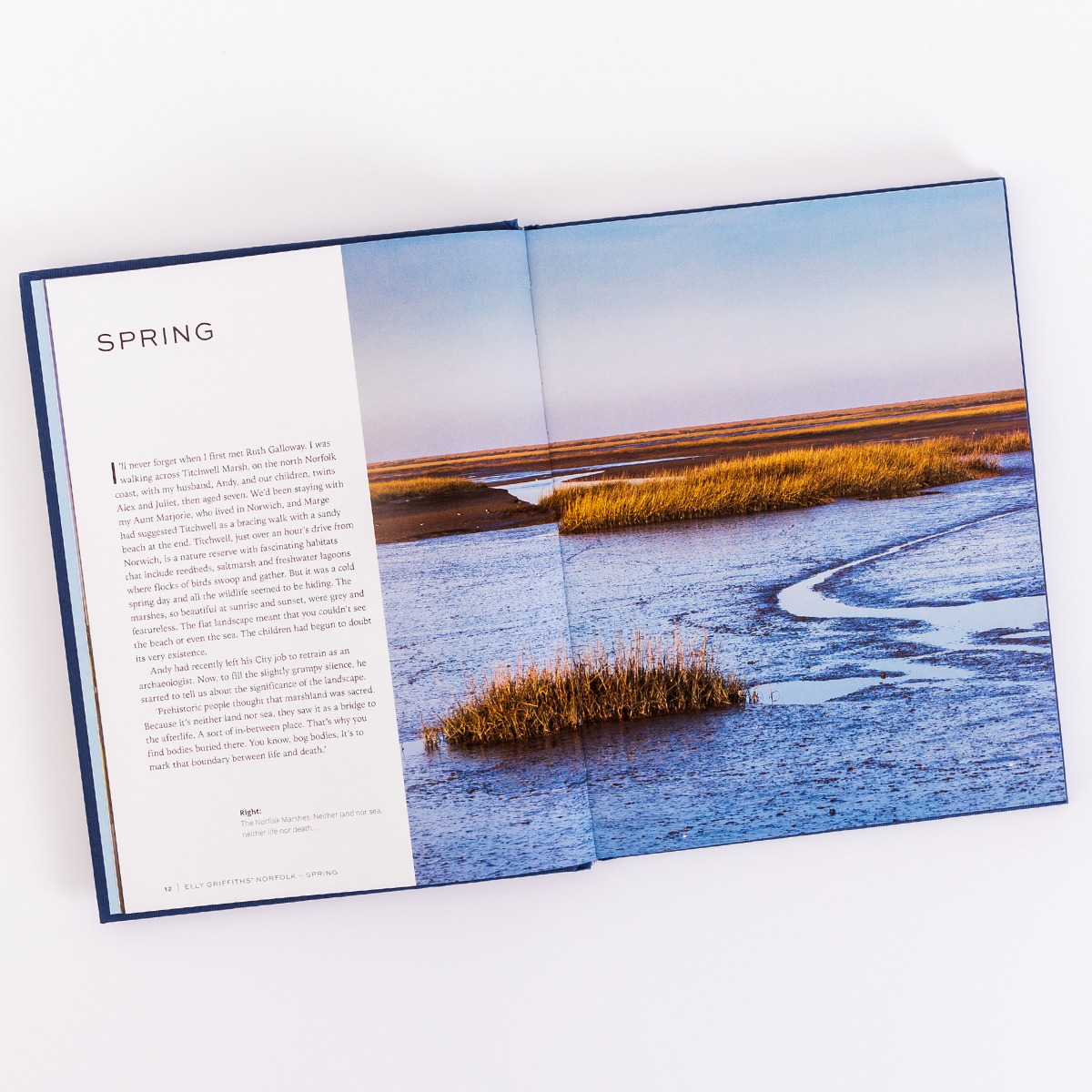 Norfolk: a land of peaceful broads, marshy fens, sprawling coastline and shady brecks. This stunning coffee table book with over 100 colour photos throughout the seasons would make a beautiful Christmas gift 🎁 🔗 Available now: brnw.ch/21wFaEg