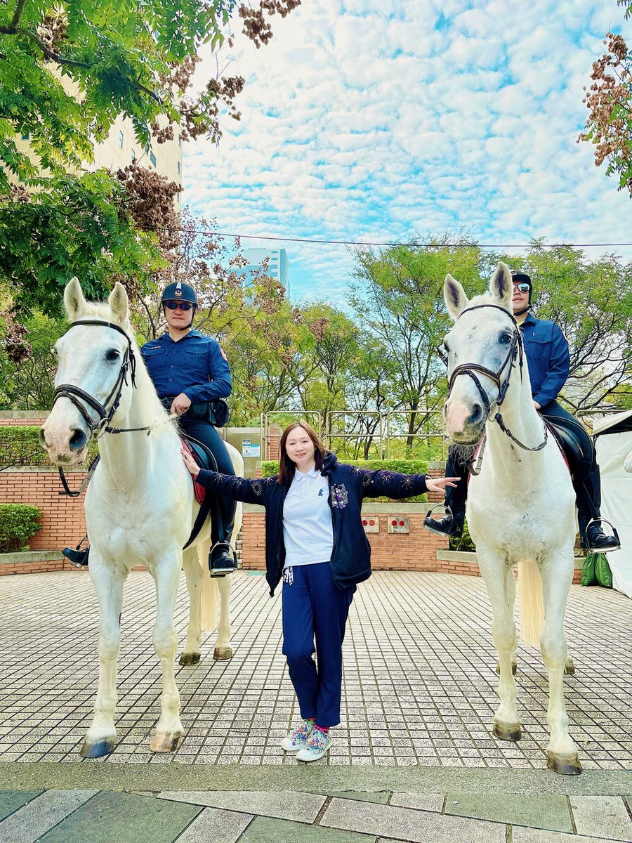 Norikocanada's tweet photo. 可愛的suuny跟皇冠 #皇冠 #sunny https://t.co/KxkKGCTd18