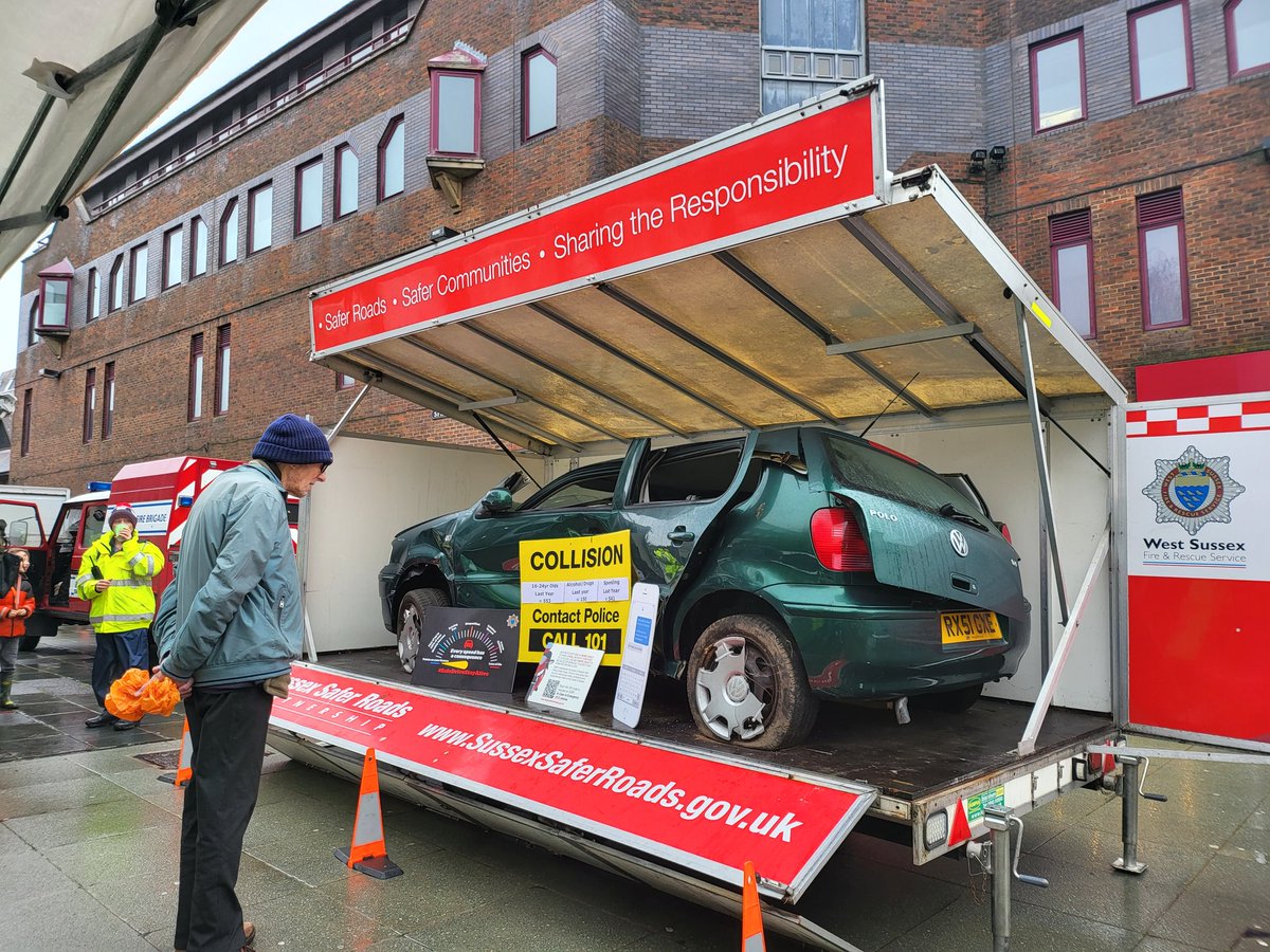 We are currently outside the The Lynd Cross in Horsham Town, in partnership with Sussex safer roads, we will be here till 2pm, come down and say hello. <a href="/HorshamWardens/">Horsham DC Wardens</a> <a href="/WestSussexFire/">West Sussex Fire & Rescue Service</a> @sussexsaferroads