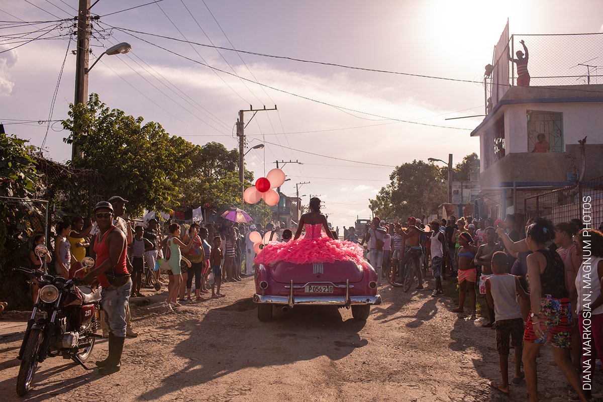 Photo of the Day | Pura rides around her neighborhood in a pink 1950s convertible, as the community gathers to celebrate her fifteenth birthday, in Havana, Cuba, on 6 August 2018. By Diana Markosian, @MagnumPhotos, awarded in the 2019 Contest: worldpressphoto.org/collection/pho…