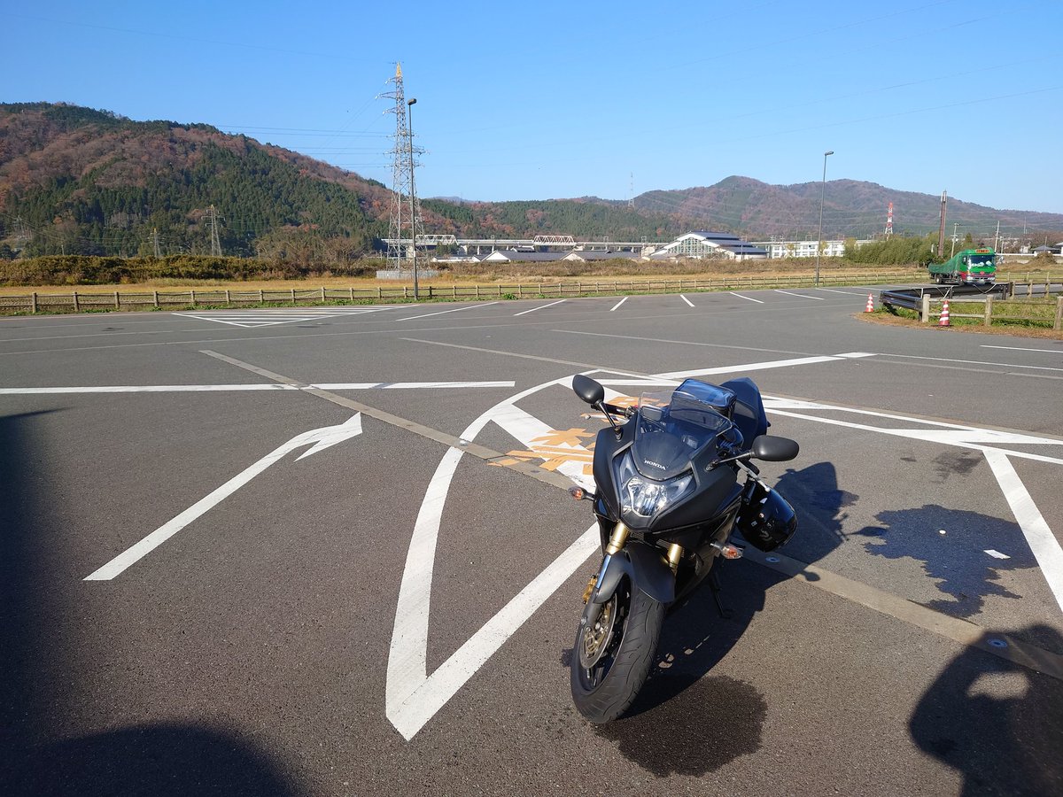 yumetama_spl's tweet photo. 今日はリターン後初のソロツーリング🏍鈴鹿スカイラインを目的地に約300km✨少しずつ感覚を取り戻すぞ!でも安全第一で楽しみます😊
#バイク
#ツーリング
#鈴鹿スカイライン
#武平峠
#CBR600F
#PC41 https://t.co/H4pJwrMoxa