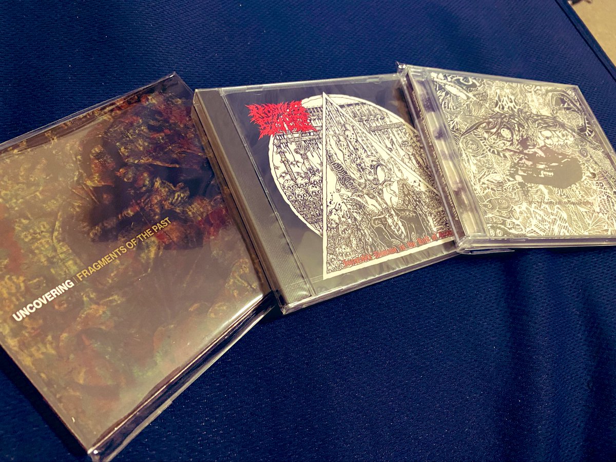 morimori_mint's tweet photo. 突如掃除し始めて今終わった。自分の心情が分からない。久々に買ったCD聴く!これは楽しみ!
#HostileEyes #UNCOVERING #MenosOfMajority https://t.co/SZEKB7stFA