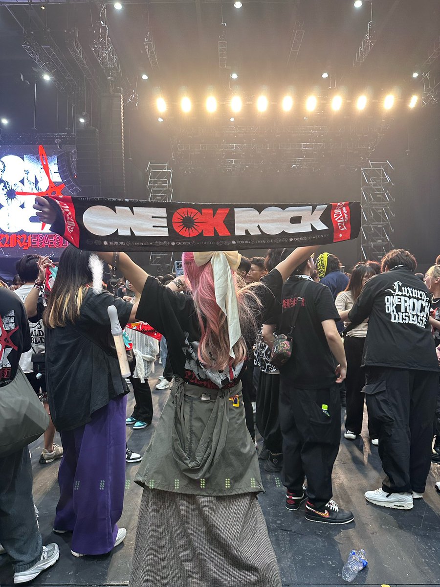 3ternal_LEMY's tweet photo. 😭
最高で最強なライブでした♪
OORさんの歌はいつも支えてくれて
落ち込んだ時に引っ張ってくれて
本当にありがとうございます
本当に(● ˃̶͈̀ロ˂̶͈́)੭ꠥ⁾⁾
大好きです＼＼\٩(๑`^´๑)۶//／／

*. ✞❦ *. ✞❦ *. ✞❦ *. ✞❦ *. ✞❦ *. ✞❦ *. ✞❦

@ONEOKROCK_japan https://t.co/E5sV9eKrBo