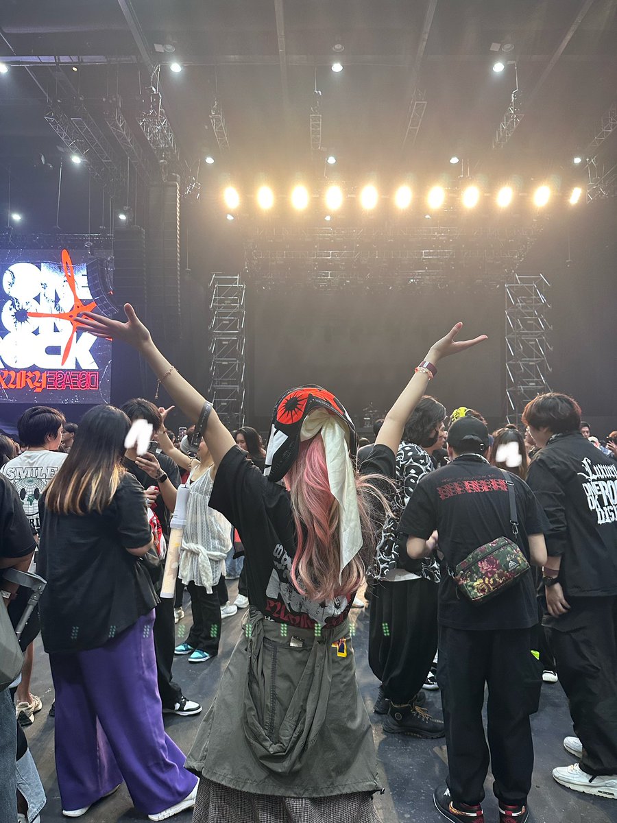 3ternal_LEMY's tweet photo. 😭
最高で最強なライブでした♪
OORさんの歌はいつも支えてくれて
落ち込んだ時に引っ張ってくれて
本当にありがとうございます
本当に(● ˃̶͈̀ロ˂̶͈́)੭ꠥ⁾⁾
大好きです＼＼\٩(๑`^´๑)۶//／／

*. ✞❦ *. ✞❦ *. ✞❦ *. ✞❦ *. ✞❦ *. ✞❦ *. ✞❦

@ONEOKROCK_japan https://t.co/E5sV9eKrBo