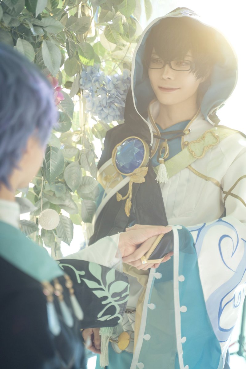 mariram_1002's tweet photo. 【cosplay：mhyk🌕 】
雨宿りのカエルのエチュード🐸
✧…‥・‥…✧…‥・‥…✧

『 仲直りをしてください。 』

✧…‥・‥…✧…‥・‥…✧…

フィガロ：ハルミネさん
レノックス：マリ
📸：みもりなるか さん
#まほやく_cos https://t.co/4ab2rEkaD8