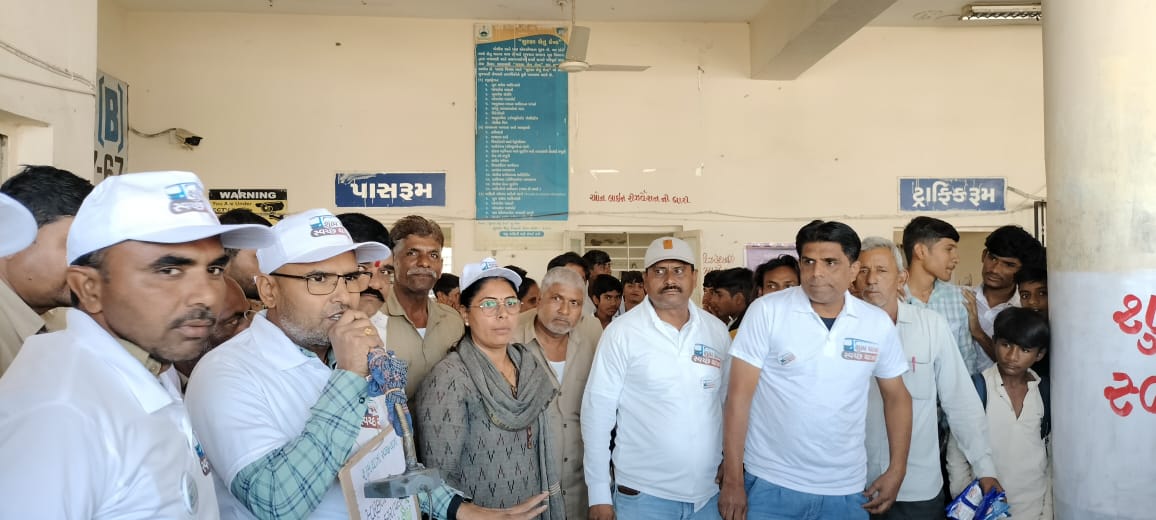 DMHARIJ's tweet photo. હારીજ ડેપો દ્વારા શુભ યાત્રા સ્વચ્છ યાત્રા અંતર્ગત નાટક ના માધ્યમ થી મુસાફરો ને સંદેશ https://t.co/ykEIigpPIe
