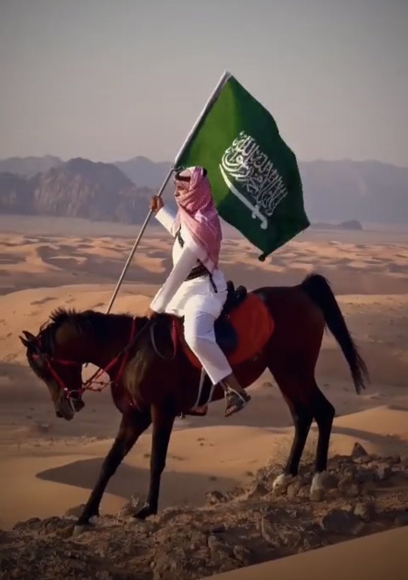 MR_Mousa_F's tweet photo. نوف
هي لي إبنه أعاملها كما يتم التعامل مع الملوك

لحضورها هيبة وطلباتها بمثابة مرسوم واجب النفاذ
ولضحكتها أرصد ميزانية لأن سعادتها تطوقني بتاج الأمان
أتغنى بها حباً وفخراً ومن يغضبها يصبح لي عدواً
أحبها كما يحب الخيال فرسه وكما يحب الصياد هدوء بحره
فاللهم احرسها بعينك التي تنام❤️ https://t.co/YLHFDZDjUL