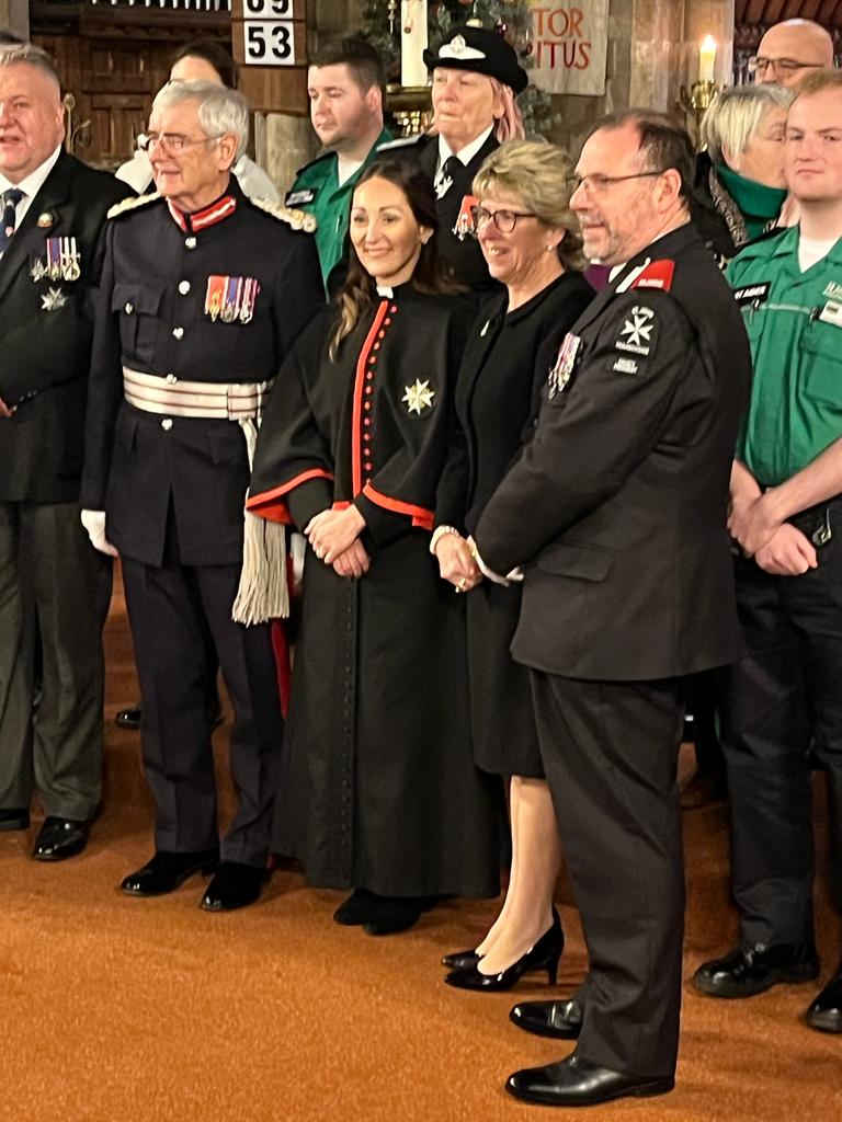 #ERLordLieutenant was delighted to attend the Annual @StJohnHumber Carol Service and 40 year Celebration of Humber St John Fellowship at All Saints Church #Hessle and present awards to volunteers who work tirelessly to keep us safe #EastRiding #Hull #ERLieutenancy @JackyBowes1