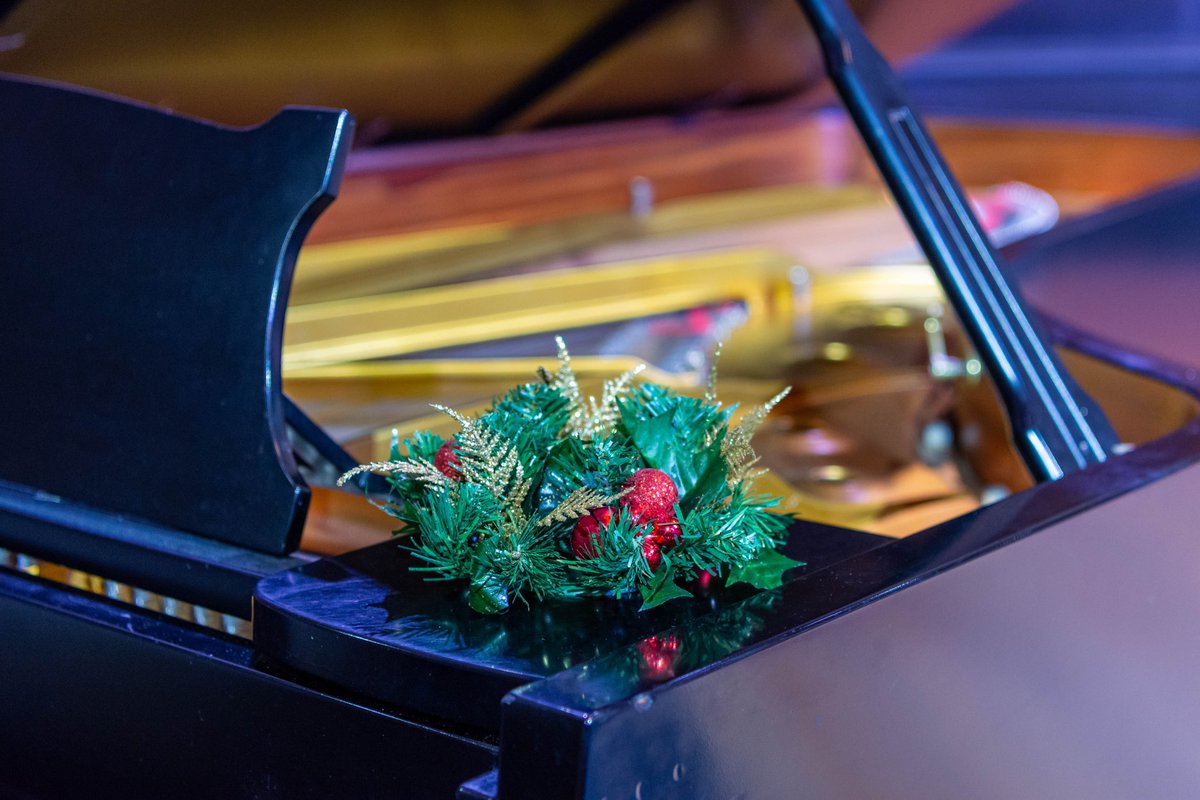 Two sold out performances of The Spirit of Christmas today at Holy Trinity in Leeds. A sparking way to close out our final concert of 2023 in support of <a href="/CryptLeeds/">St George's Crypt</a> 

📷 <a href="/thestageshots/">The Stage Shots</a> 

#choir #singing #leedsmalevoicechoir #leeds #thespiritofchristmas