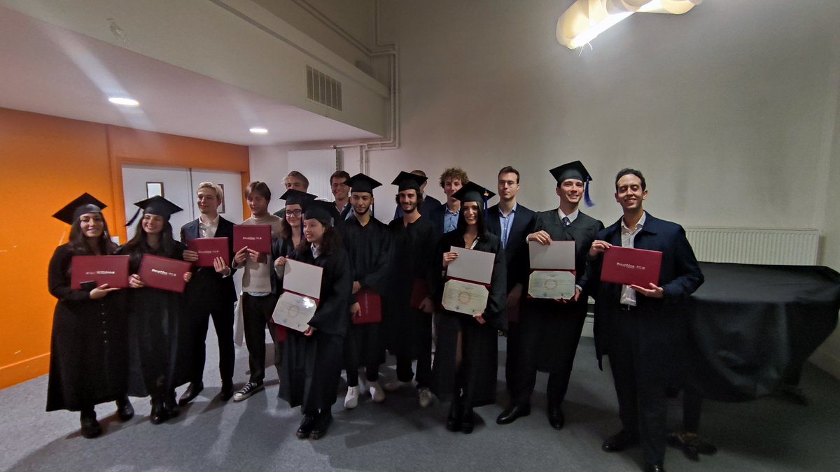 IsfMaster280's tweet photo. 🎓 Félicitations à la Promotion 2022-2023 ! 🌟
Il y a quelques semaines, nous avons célébré la remise de diplômes du master pour la promotion 2022-2023. Voici des photos de la cérémonie. Félicitations à tous les diplômés pour cet accomplissement.
#Master280 #Dauphine https://t.co/XLcMHur43G