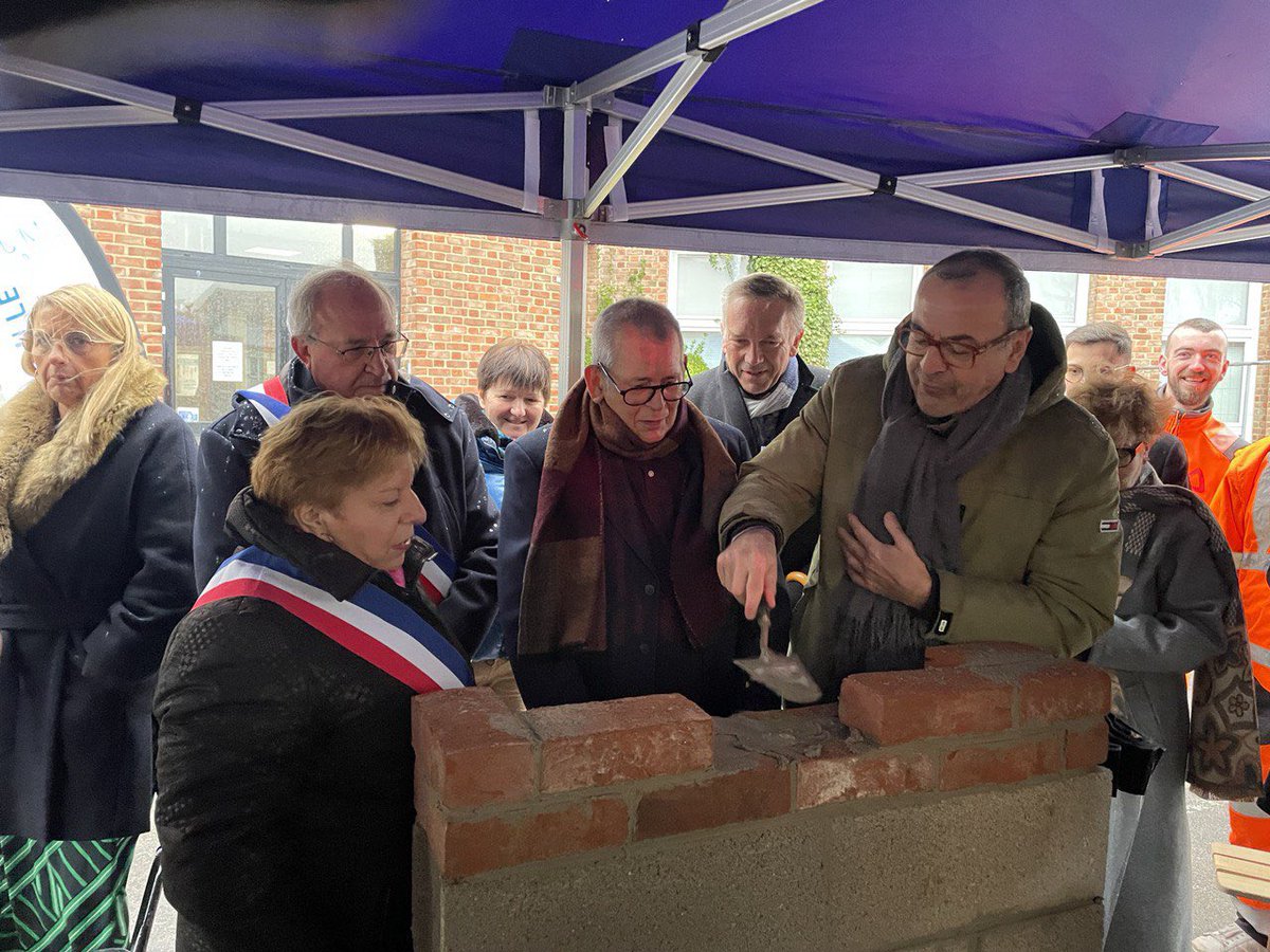 VincentLedoux59's tweet photo. La pluie n’a aucunement entamé notre joie de poser la première pierre de l’#EHPAD de #linselles ! Merci à l’Etat, au @departement59 pour leur engagement financier en faveur d’un projet humaniste et 3.0 ! https://t.co/tfXuuiz1ih