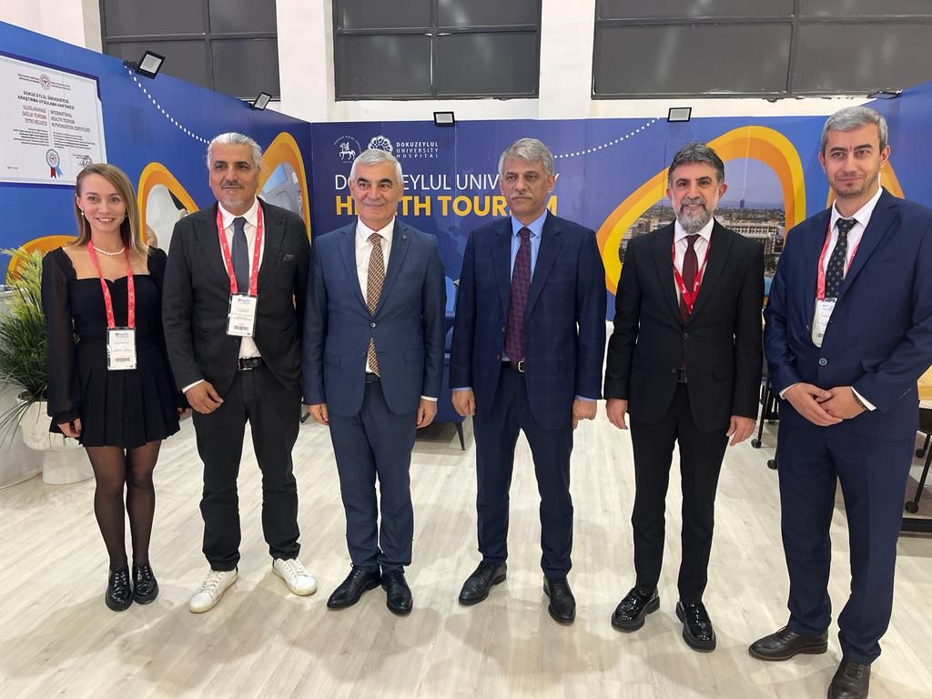 TC Kültür ve Turizm Bakan Yrd. Sayın Nadir Alpaslan ve İzmir Kültür ve Turizm Müdürü Sayın Murat Karaçanta standımızı ziyaret etti. #deuhastanem olarak uluslararası işbirlik fırsatlarını değerlendirdiğimiz Sayın Bakan Yardımcımız ve Müdürümüze ziyaretleri için teşekkür ediyoruz💐