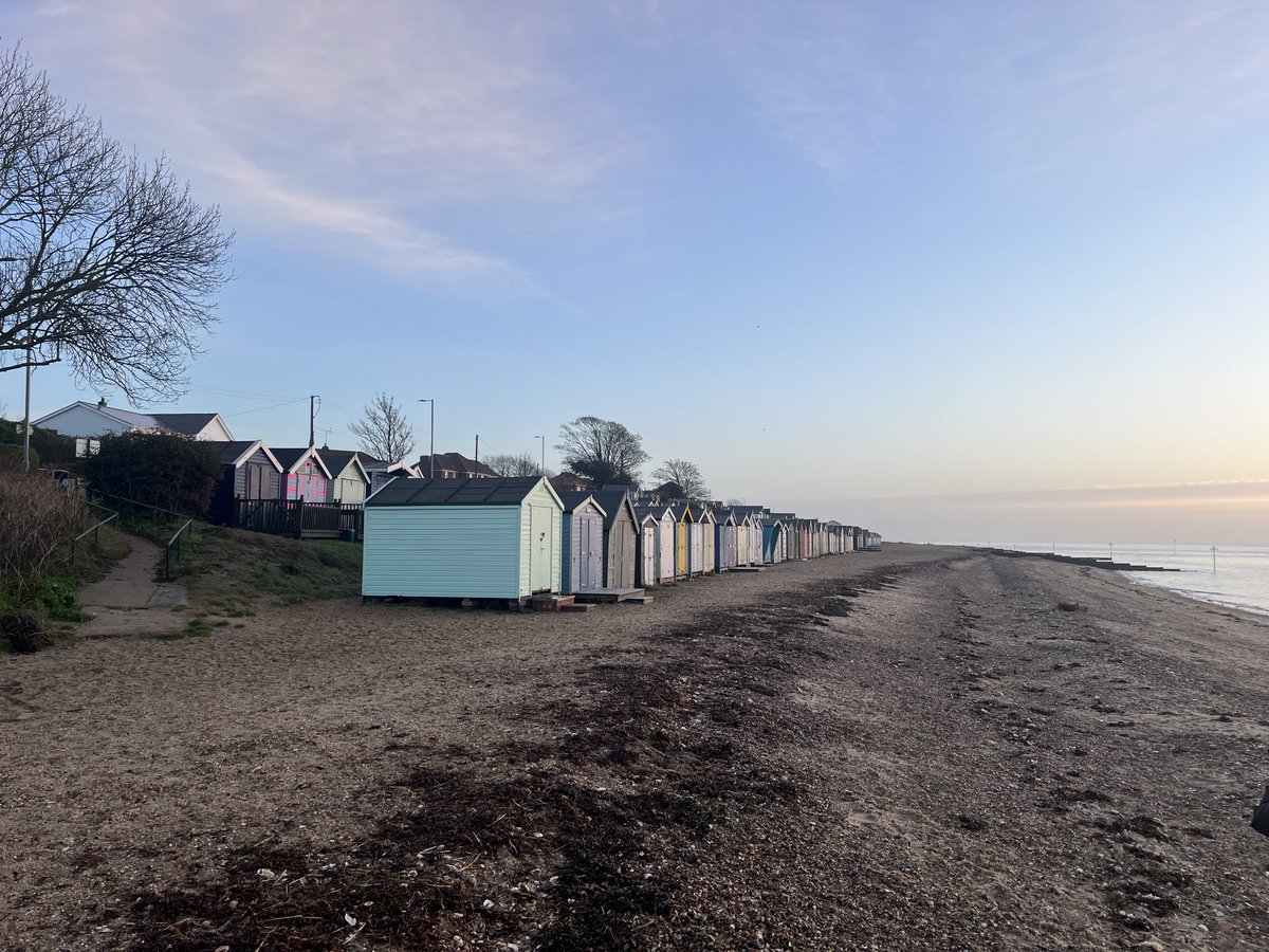 Early morning walk along the beach during ⁦@VisitEssex⁩ on Mersea Island. Ranks of beach huts stand to attention like soldiers waiting to advance ⁦@TravWriters⁩ ⁦@CW_Guild⁩ #escapetheeveryday #weekendbreak ⁦@wearebigwave⁩