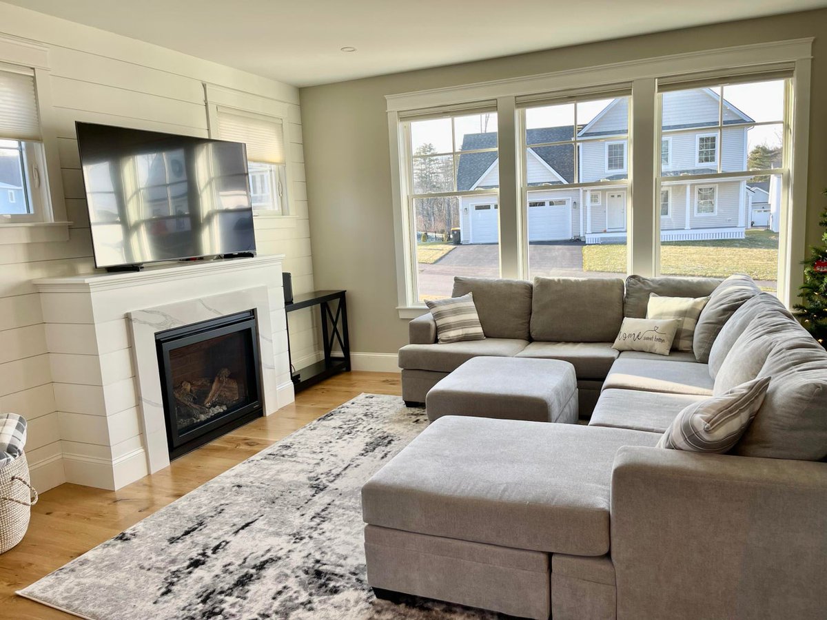 beangroup's tweet photo. 📍5 Winn Way, Scarborough, ME
4 Bed | 3 Bath | 2,710 SqFt | 0.19 Acres
Offered at $995,000
•
Listed by Chris Tinsman ➡️ https://t.co/8gMuKJHco1 https://t.co/RBiWoB9AkM